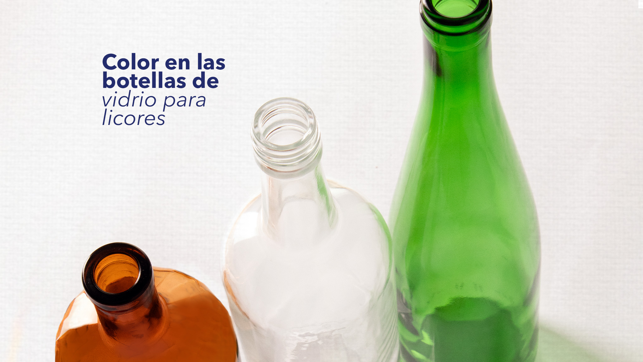 Ofrecemos botellas de vidrio para licores transparente, ámbar, verde. Descubra nuestras opciones de botellas.